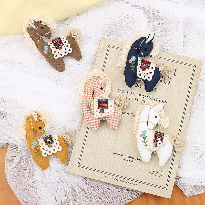 Cute Plaid Pony Brooch Handmad - Embroidery Horse ulasan dan harga