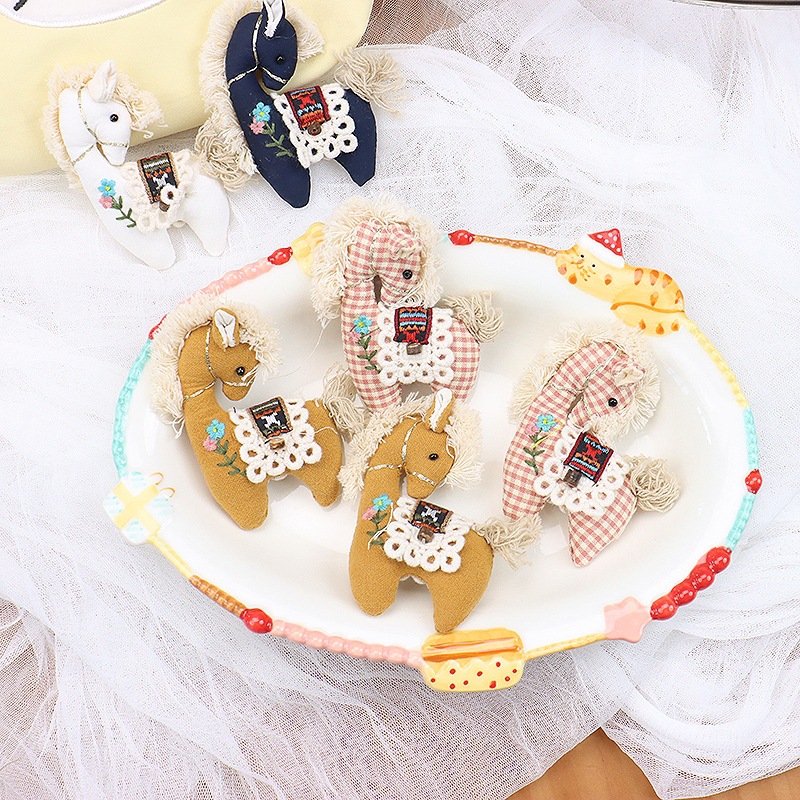 Cute Plaid Pony Brooch Handmad - Embroidery Horse ulasan dan harga